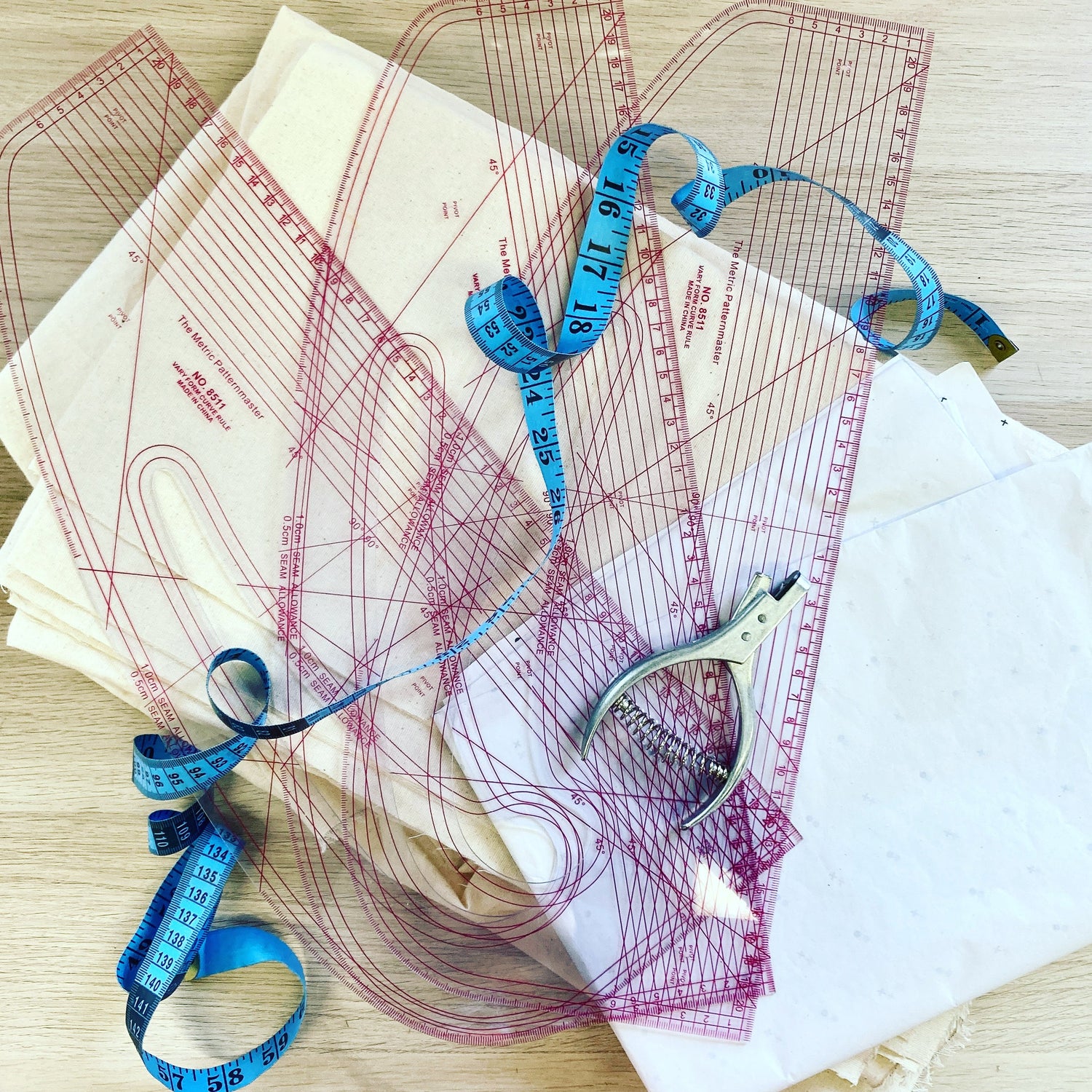 Quality zips for dressmaking, crafting and soft furnishing