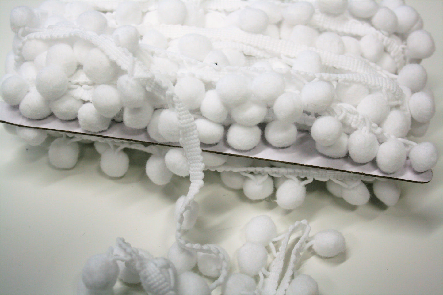 White - Pompoms