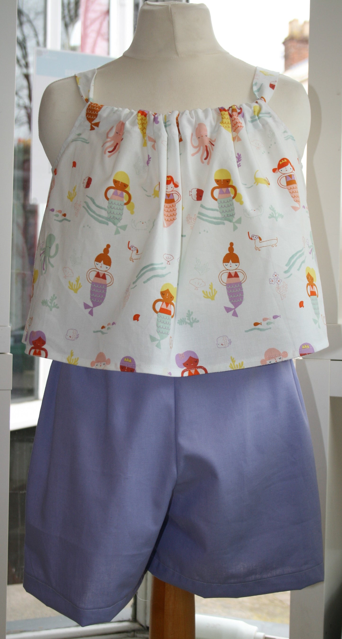 Mermaids, Under the Sea Collection - Cotton V18