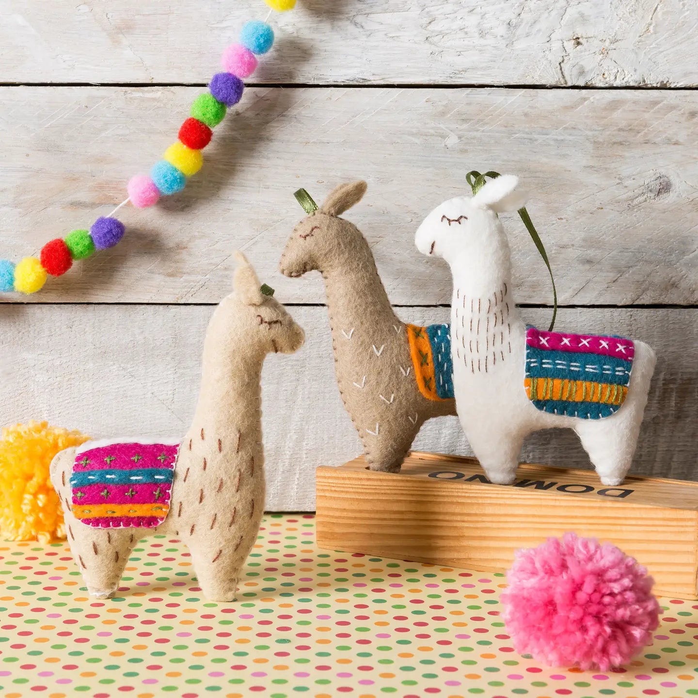 Wool mix felt craft Kit - Llamas