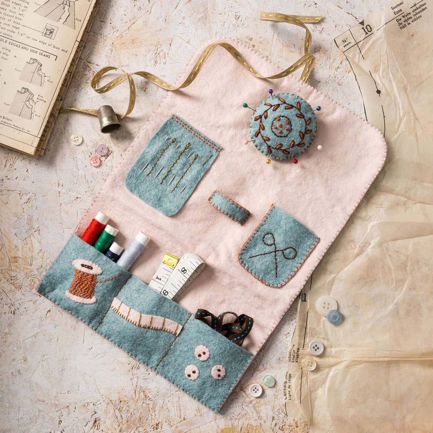 Sewing Roll Felt Craft Kit: English