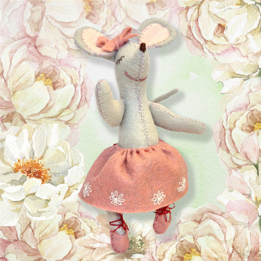 Little Mouse: The Ballet Dancer Felt Craft Mini Kit by Corinne Lapierre