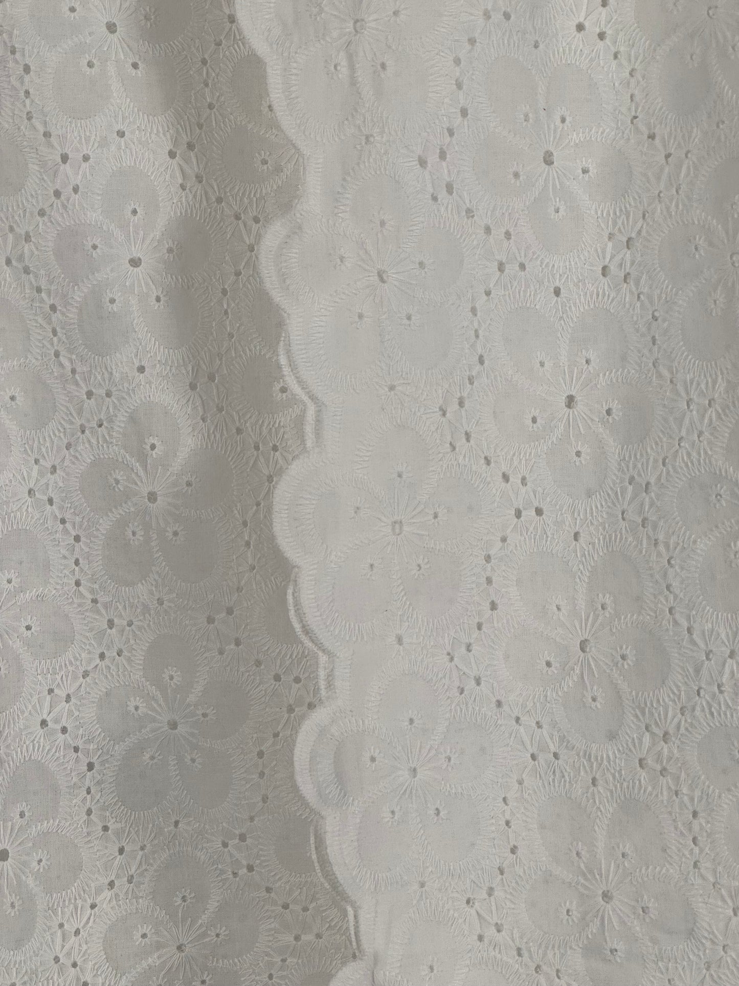 White Cotton Embroidery Two-sided Scallop Edge
