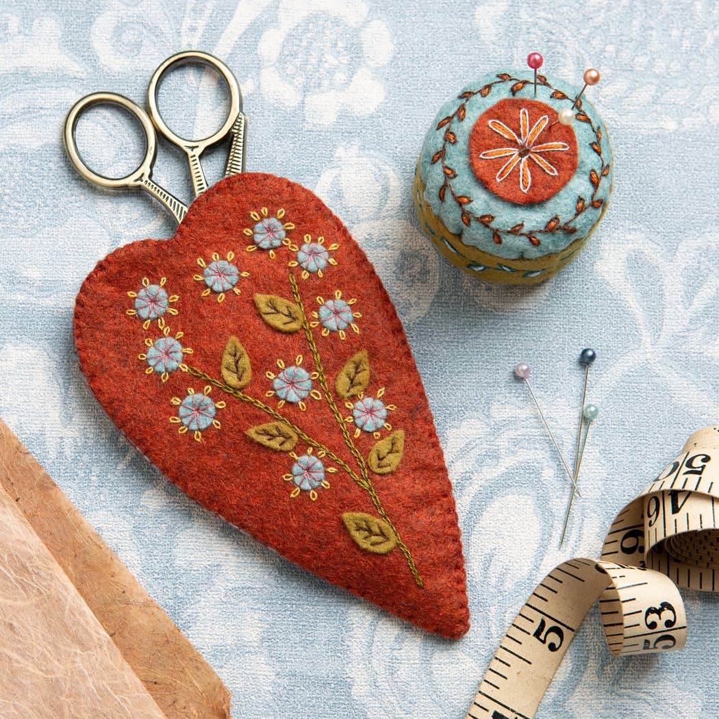 Scissors Pouch and Mini Pin Cushion Felt Craft Mini Kit: English