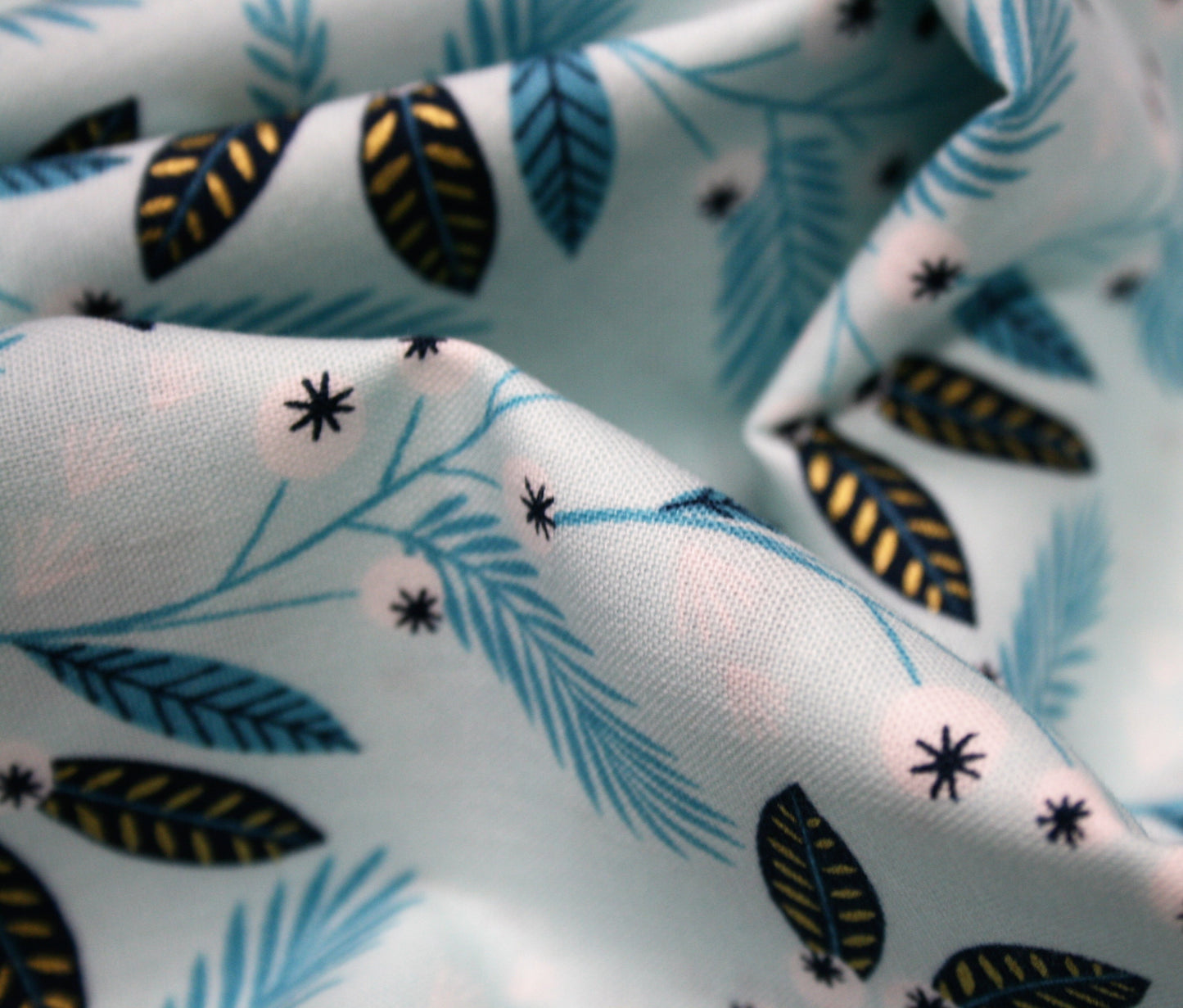 Teal Leaves, Skogen Collection - Cotton M7